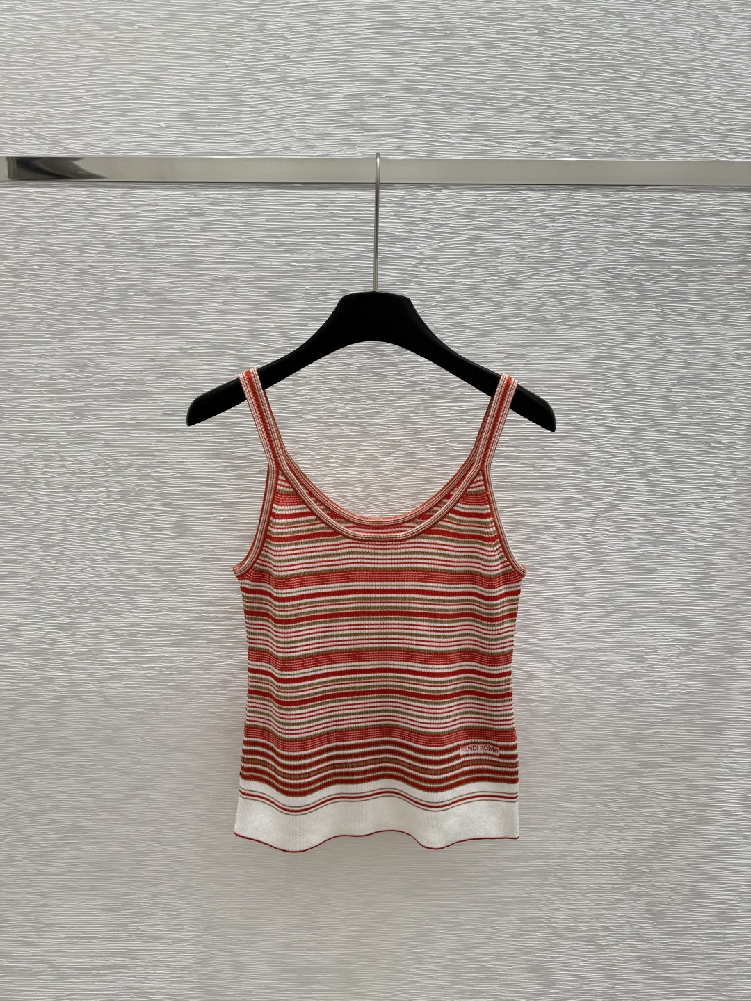 NO:328631,F Home Early Spring New Round-neck Striped Knitted Vest Color Red Size 36.38.40, Fendi, Alexander Wang19860909F家  早春新款圆领条纹针织背心 颜色红色 尺码36.38.40,,fendi,alexander wang,Women's clothing