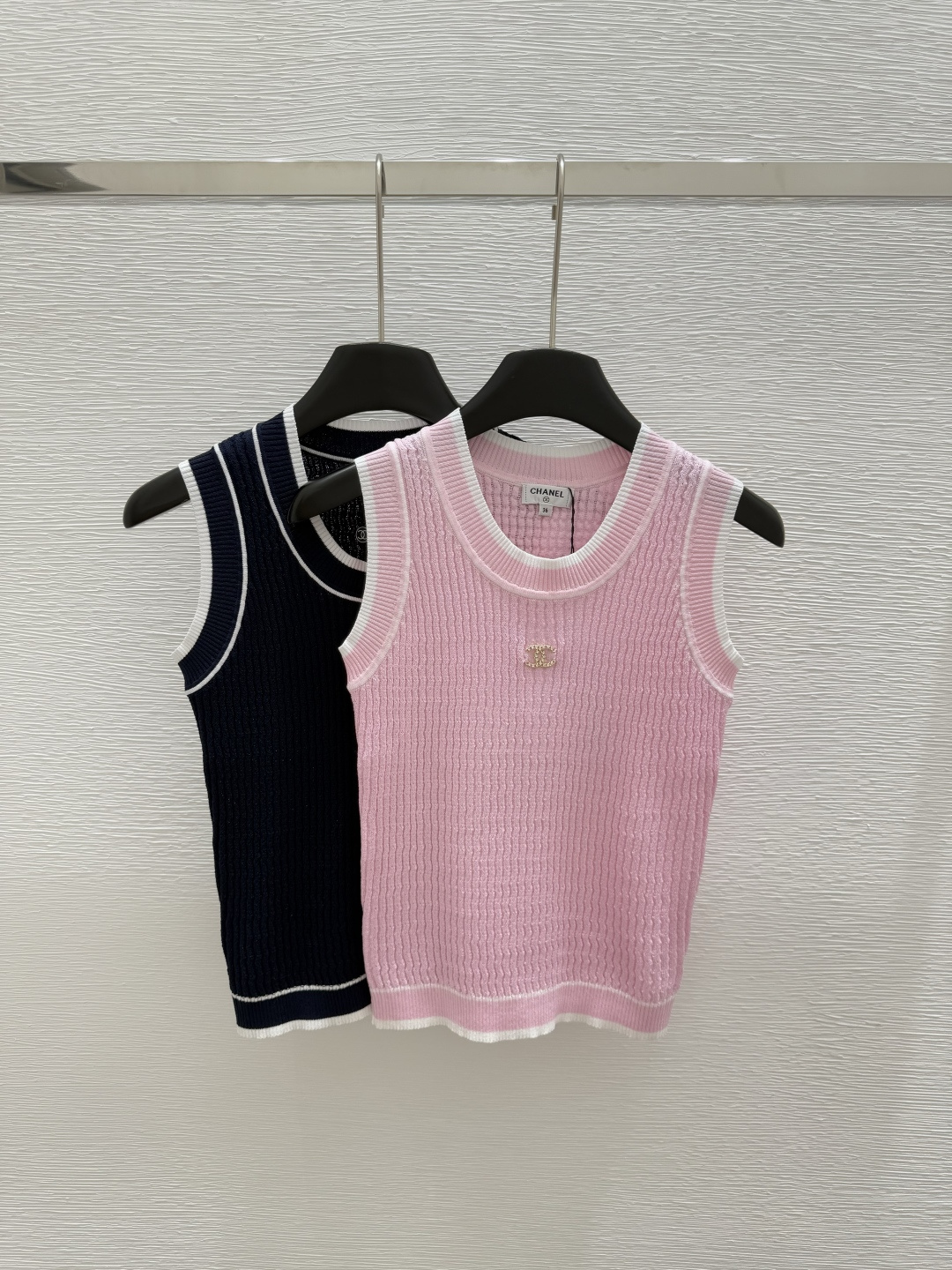 NO:334611,CH Home Early Spring New Round Neck Knitted Vest Color Pink Black Size 36.38.40,,alexander wang19860909CH家  早春新款 圆领针织背心 颜色粉色 黑色 尺码36.38.40,,alexander wang,Women's clothing