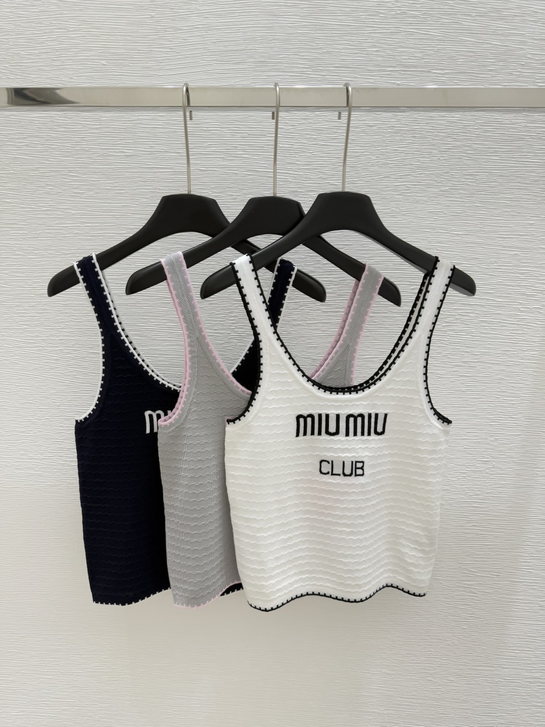 NO:334591,M Home Early Spring New Round-neck Alphabet Knitted Vest Color White Gray Black Size 36.38.40,,alexander wang19860909M家  早春新款 圆领字母针织背心 颜色白色 灰色 黑色 尺码36.38.40,,alexander wang,Women's clothing