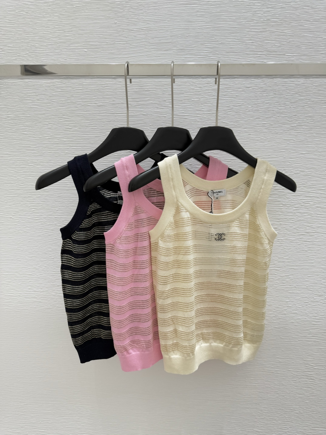 NO:334624,CH Home Early Spring New Round-neck Striped Knitted Vest Color Yellow Pink Royal Blue Size 36.38.40,,alexander wang19860909CH家  早春新款 圆领条纹针织背心 颜色黄色 粉色 宝蓝色 尺码36.38.40,,alexander wang,Women's clothing