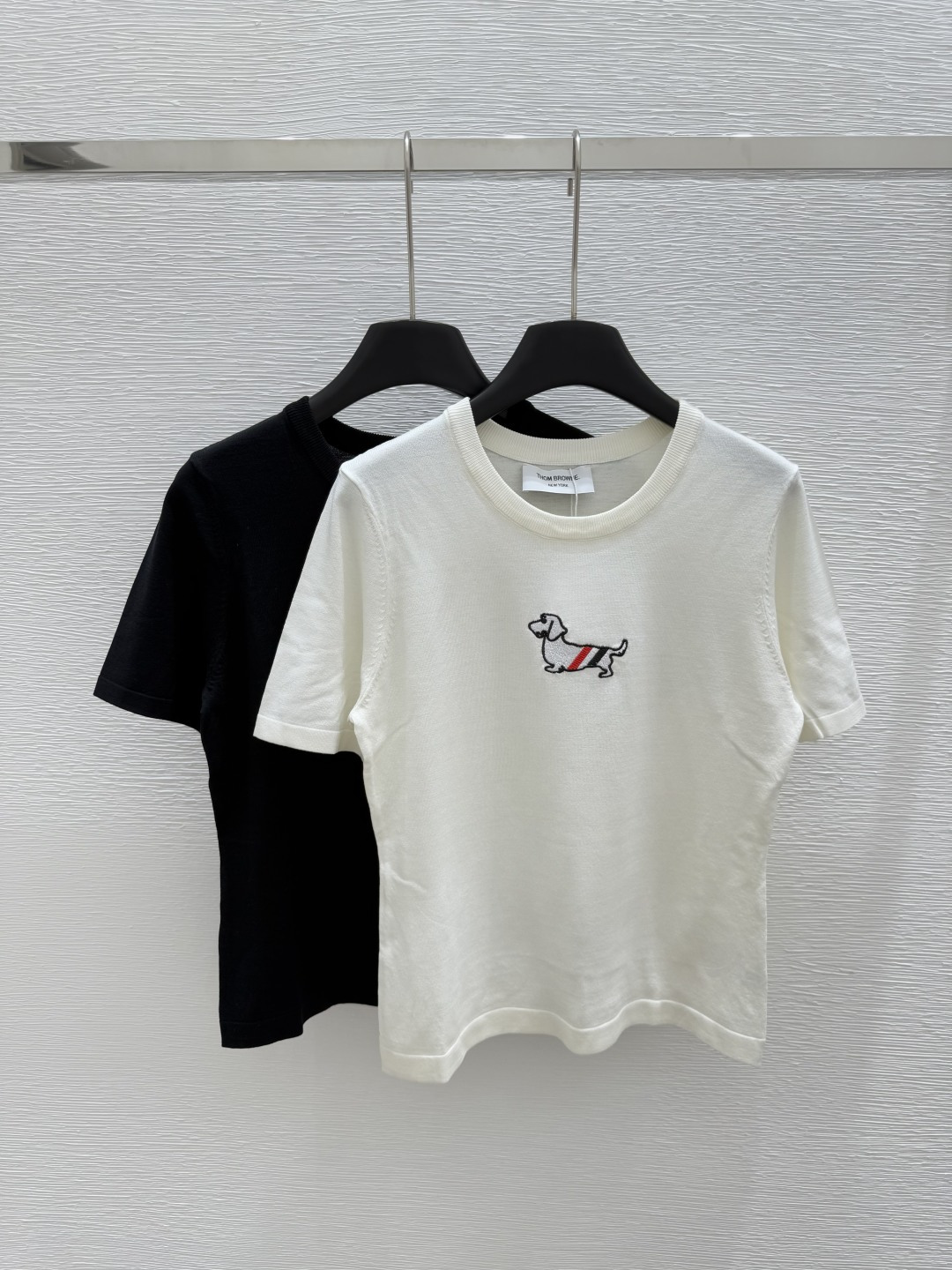 NO:334649,TB Home Early Spring New Style Round Neck Puppy Knitted Short Sleeve Color White Black Size 36.38.40, T-shirt,alexander wang19860909TB家  早春新款 圆领小狗针织短袖 颜色白色 黑色 尺码36.38.40,,T-shirt,alexander wang,Women's clothing