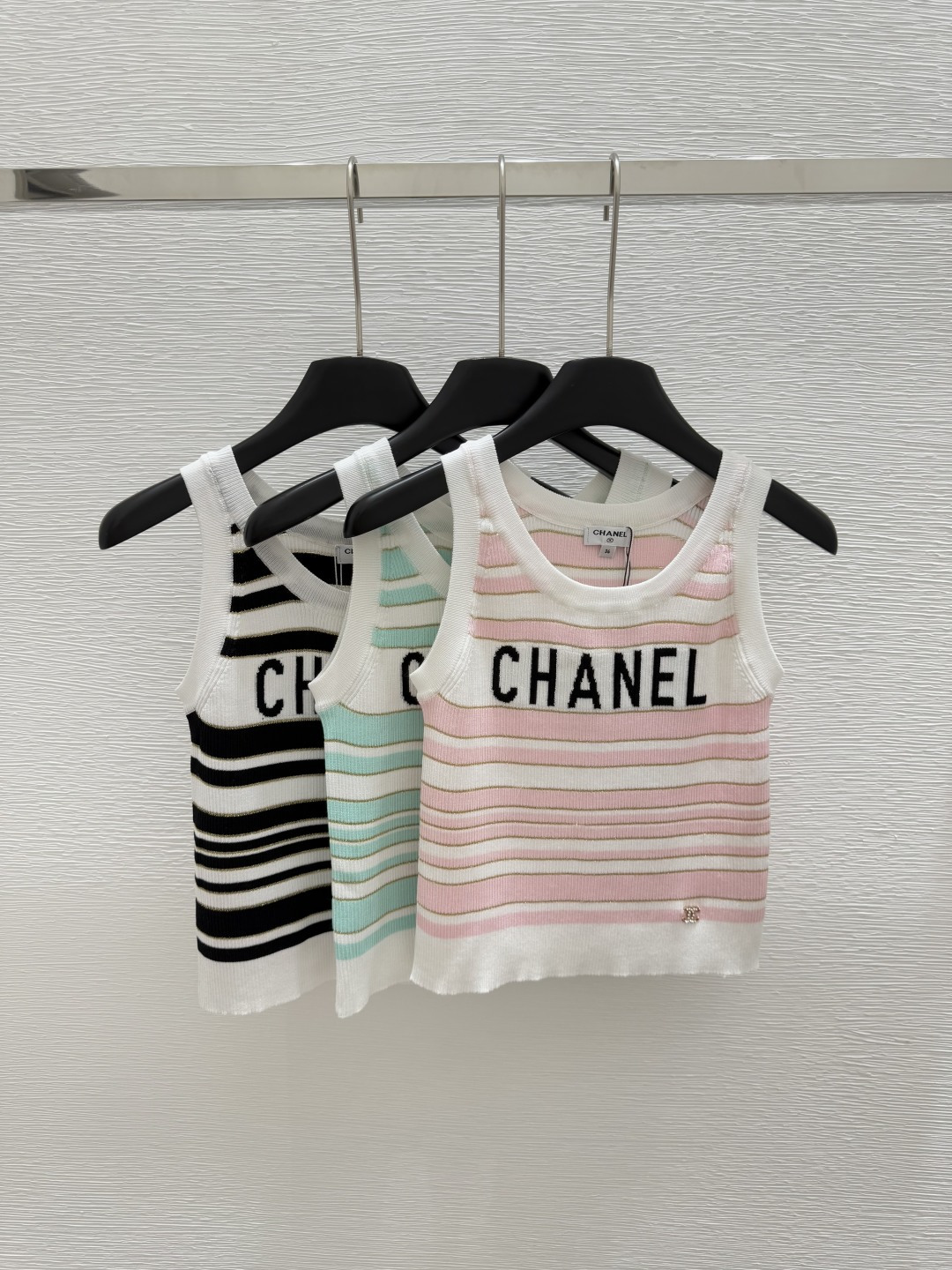 NO:334853,CH Home Early Spring New Round-neck Striped Knitted Vest Color Pink Green Black Size 36.38.40,,alexander wang19860909CH家  早春新款 圆领条纹针织背心 颜色粉色 绿色 黑色 尺码36.38.40,,alexander wang,Women's clothing