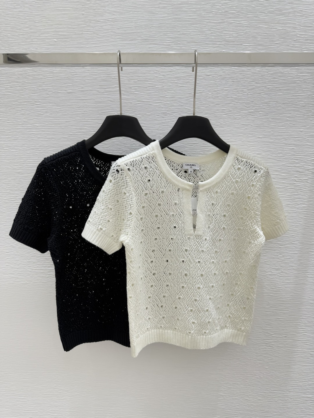 NO:334859,CH Home Early Spring New Style Round Neck Button Knitted Short Sleeve Color White Black Size 36.38.40, T-shirt,alexander wang19860909CH家  早春新款 圆领纽扣针织短袖 颜色白色 黑色 尺码36.38.40,,T-shirt,alexander wang,Women's clothing