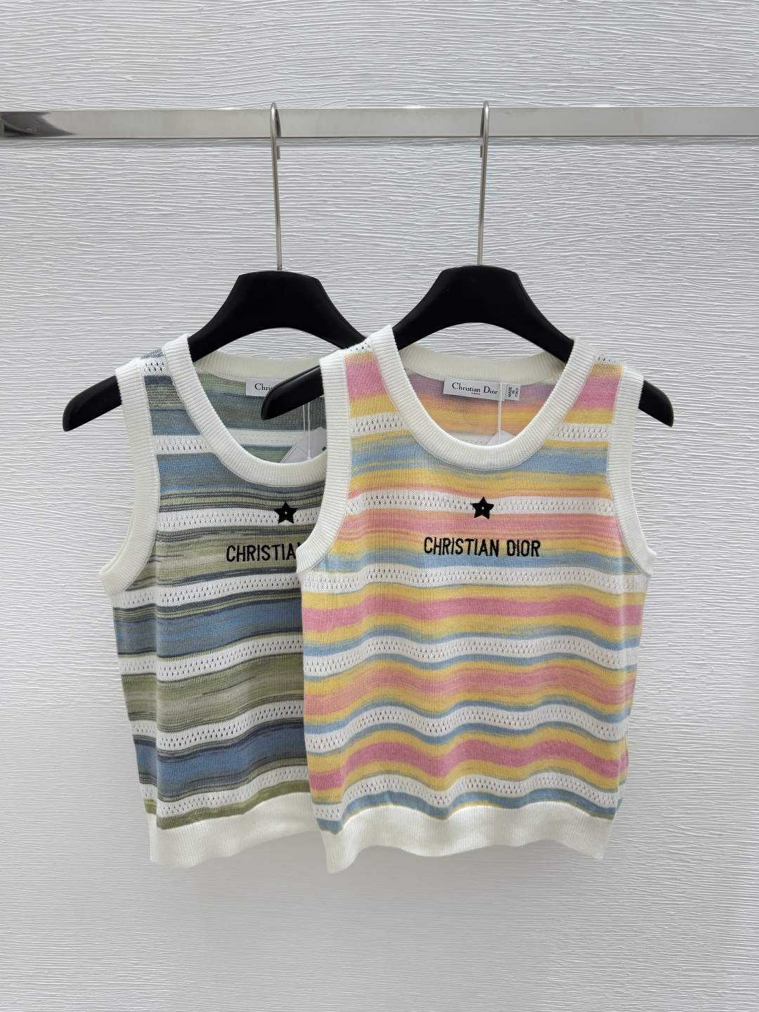 NO:334865,CH Home Early Spring New Round-neck Striped Knitted Vest Color Pink Green Size 36.38.40, Alexander wang19860909CH家  早春新款 圆领条纹针织背心 颜色粉色 绿色 尺码36.38.40,,alexander wang,Women's clothing