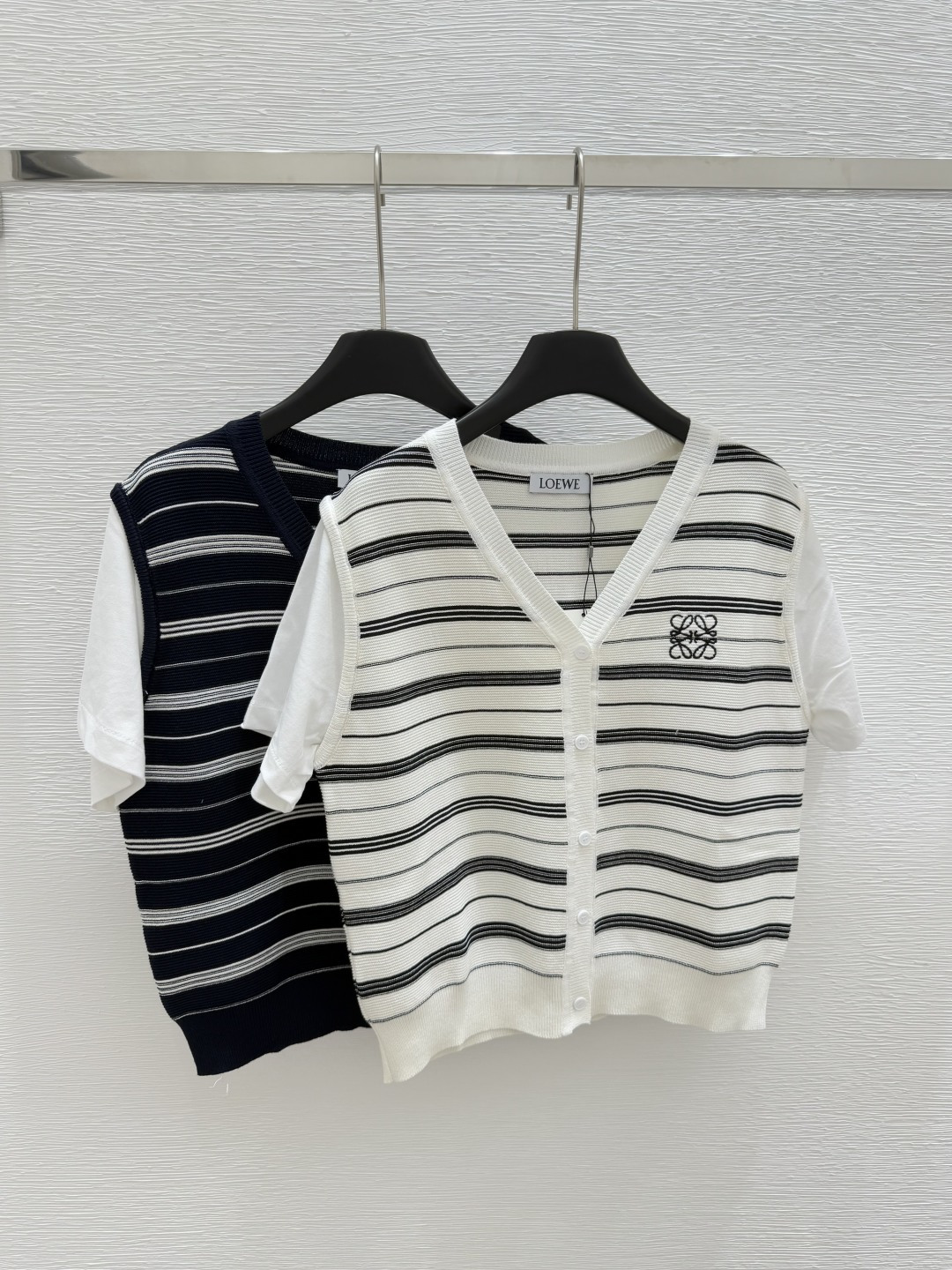 NO:334854,LO Home Early Spring New V-neck Striped Fake Two-Piece Cardigan Knitted Short Sleeve Color White Royal Blue Size 36.38.40, T-shirt,alexander wang19860909LO家  早春新款 V领条纹假两件开衫针织短袖 颜色白色 宝蓝色 尺码36.38.40,,T-shirt,alexander wang,Women's clothing