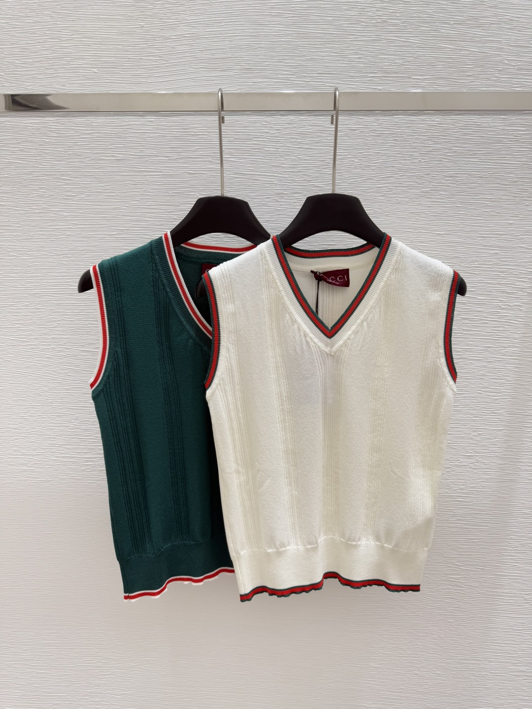 NO:334852,G Home Early Spring New Round Neck Knitted Vest Color White Green Size 36.38.40, gucci,alexander wang19860909G家  早春新款 圆领针织背心 颜色白色 绿色 尺码36.38.40,,gucci,alexander wang,Women's clothing