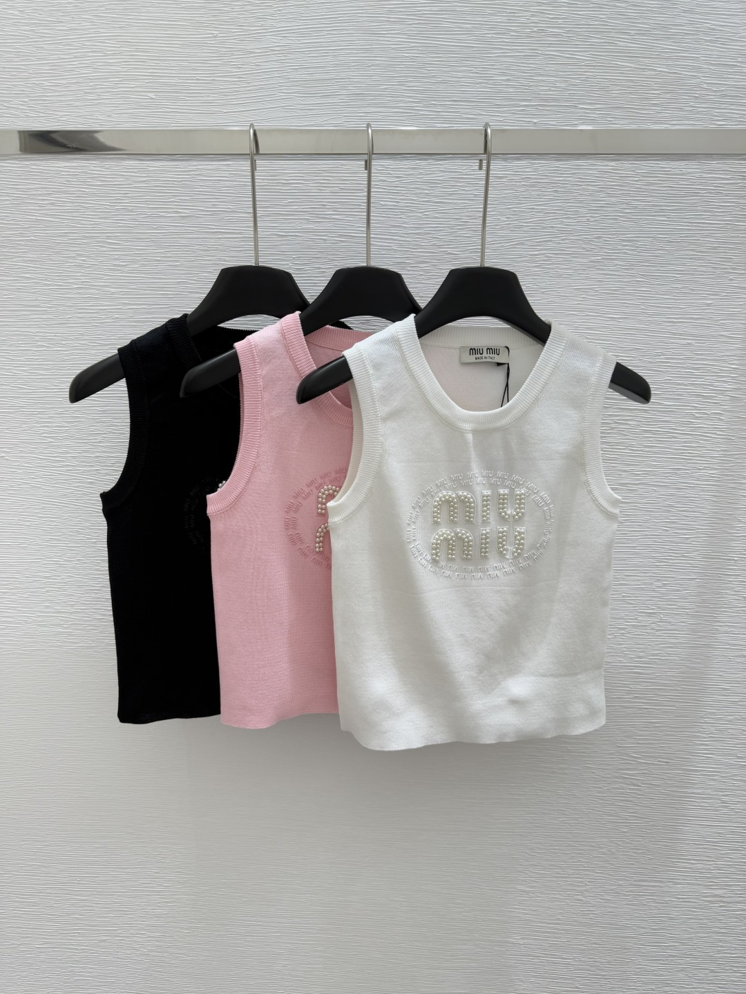 NO:334864,M Home Early Spring New Round-neck Beaded Knitted Vest Color White Pink Black Size 36.38.40,,alexander wang19860909M家  早春新款 圆领钉珠针织背心 颜色白色 粉色 黑色 尺码36.38.40,,alexander wang,Women's clothing