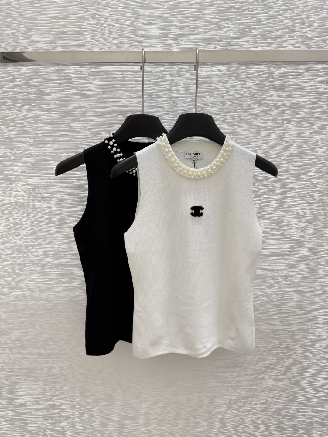 NO:410689,CH Home Early Spring New Round-neck Beaded Knitted Vest Color White Black Size 36.38.40, Alexander wang19860909CH家  早春新款 圆领钉珠针织背心 颜色白色 黑色 尺码36.38.40,,alexander wang,Women's clothing