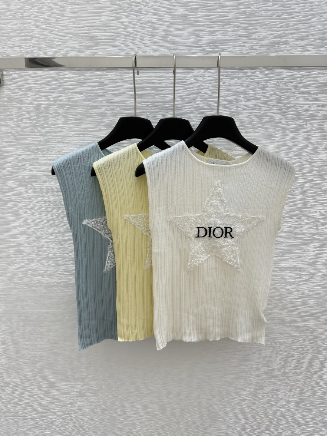 NO:410694,D Home Early Spring New Round Neck Five-pointed Star Knitted Vest Color White Yellow Green Size 36.38.40, Dior, Alexander wang19860909D家  早春新款 圆领五角星针织背心 颜色白色 黄色 绿色 尺码36.38.40,,dior,alexander wang,Women's clothing