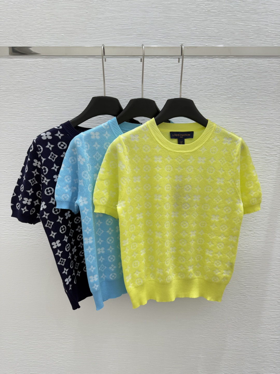 NO:410745,L Home Early Spring New Style Round Neck Letter Knitted Short Sleeve Color Yellow Blue Royal Blue Size 36.38.40, louis vuitton, T-shirt, alexander wang19860909L家  早春新款 圆领字母针织短袖 颜色黄色 蓝色 宝蓝色 尺码36.38.40,,louis vuitton,T-shirt,alexander wang,Women's clothing