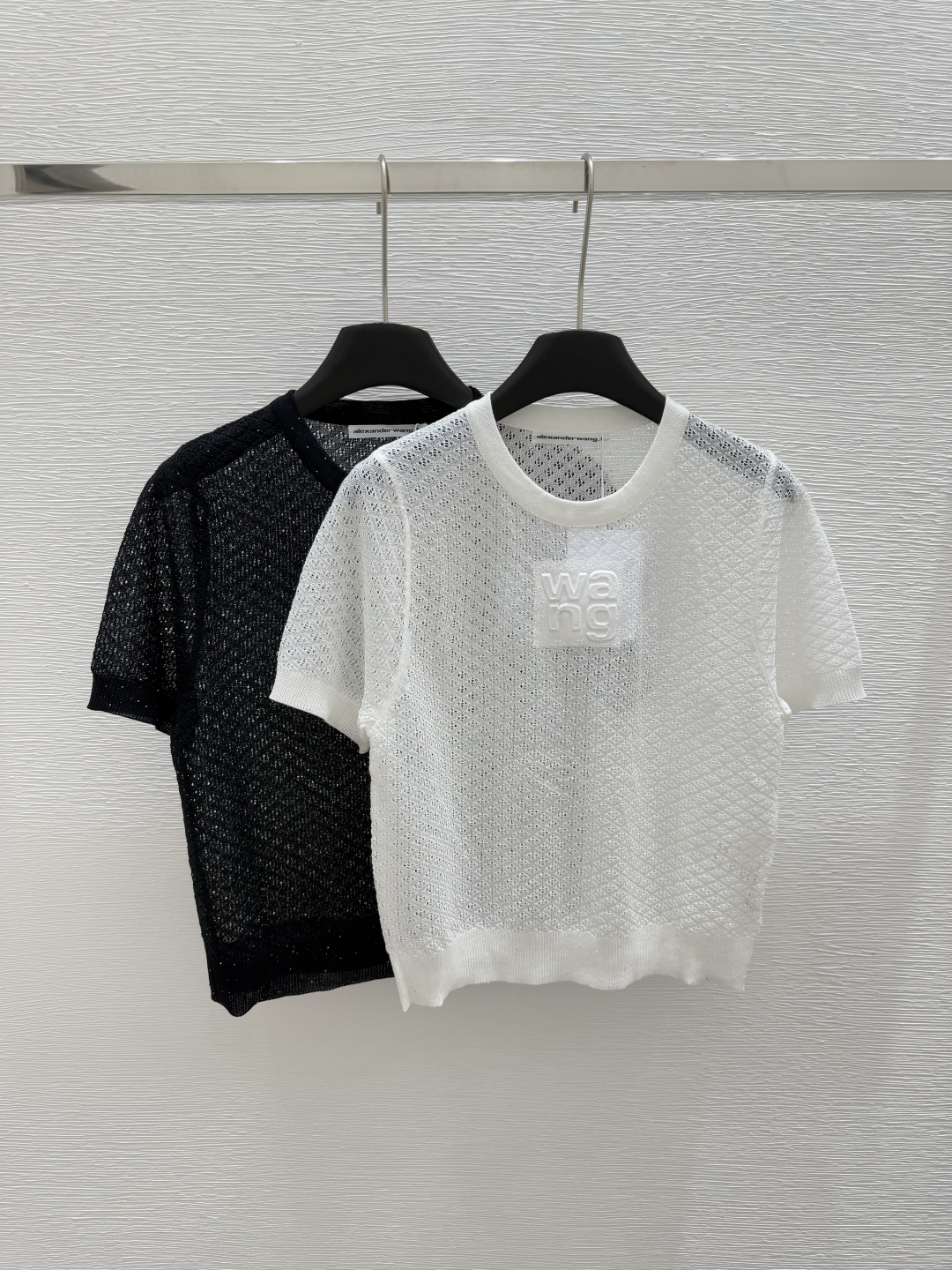 NO:410868,AW Home Early Spring New Style Round Neck Sequin Knitted Short Sleeve Color White Black Size 36.38.40, T-shirt,alexander wang19860909AW家  早春新款 圆领亮片针织短袖 颜色白色 黑色 尺码36.38.40,,T-shirt,alexander wang,Women's clothing