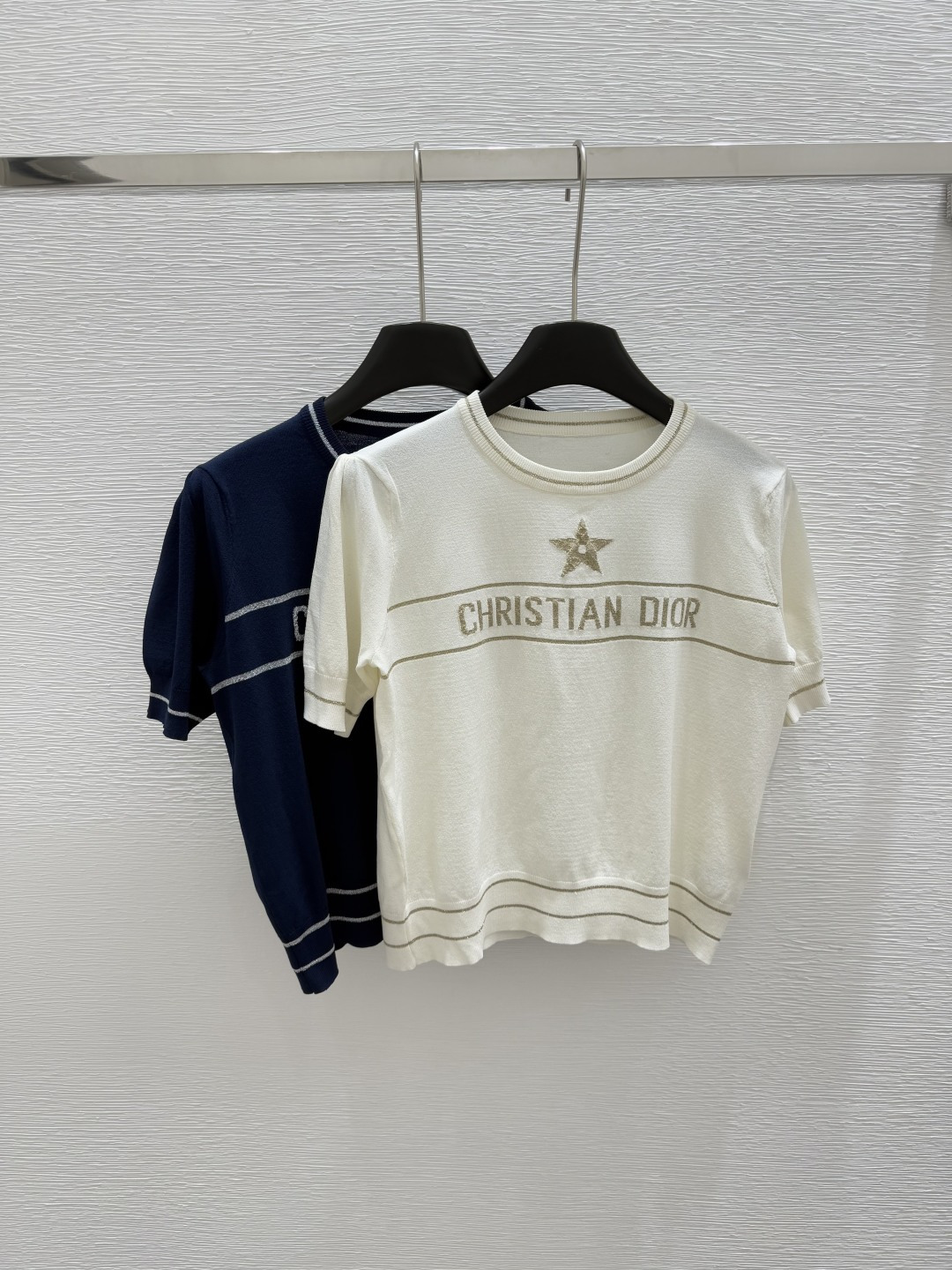 NO:417685,D Home Early Spring New Round Neck Knitted Short Sleeve Color White Royal Blue Size 36.38.40, Dior, T-shirt, alexander wang19860909D家  早春新款圆领针织短袖 颜色白色 宝蓝色 尺码36.38.40,,dior,T-shirt,alexander wang,Women's clothing