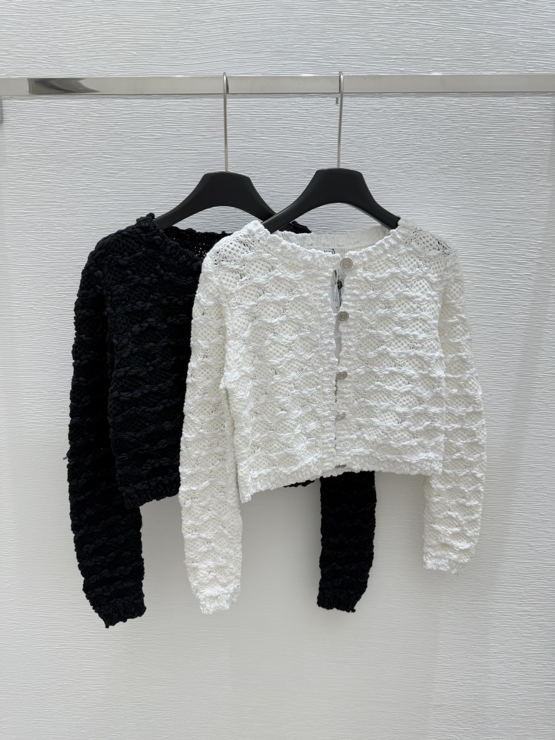 NO:417744,CH Home Early Spring New Style Round Neck Button Knit Long Sleeve Color White Black Size 36.38.40, Alexander Wang19860909CH家  早春新款 圆领纽扣针织长袖 颜色白色 黑色 尺码36.38.40,,alexander wang,Women's clothing
