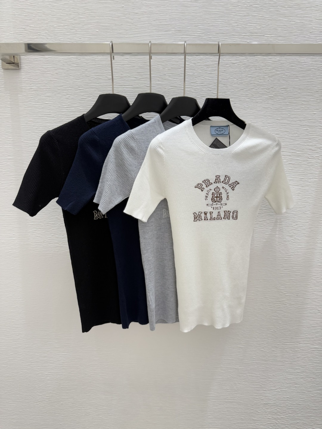 NO:417701,P home early spring new style round neck gold thread knitted short sleeve color white gray royal blue yellow size 36.38.40, T-shirt,alexander wang19860909P家  早春新款 圆领金线针织短袖 颜色白色 灰色 宝蓝色 黄色 尺码36.38.40,,T-shirt,alexander wang,Women's clothing