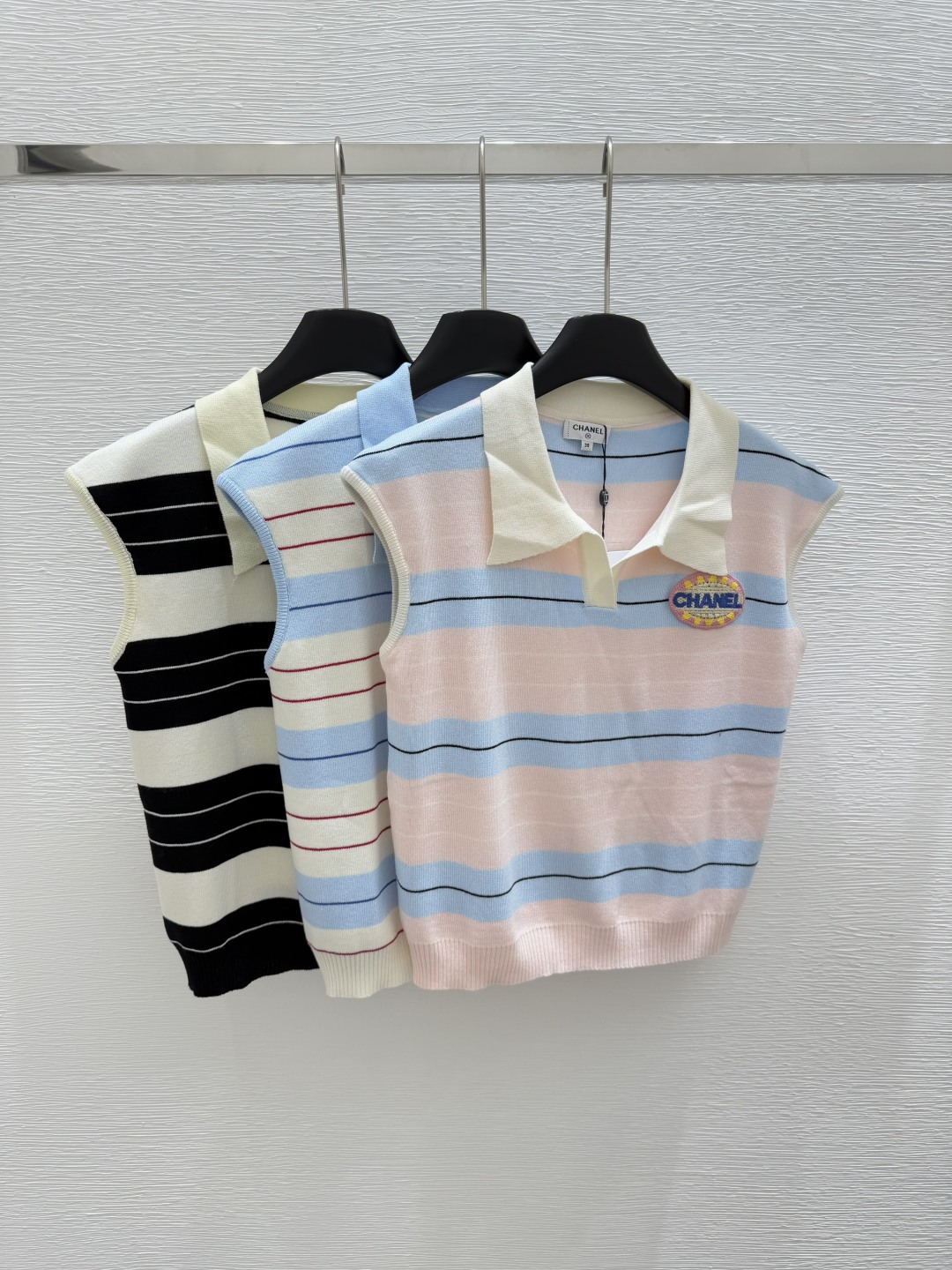 NO:417756,CH Home Early Spring New Lapel Contrast Stripe Knitted Vest Color Pink Blue Black Size 36.38.40,,alexander wang19860909CH家  早春新款 翻领撞色条纹针织背心 颜色粉色 蓝色 黑色 尺码36.38.40,,alexander wang,Women's clothing