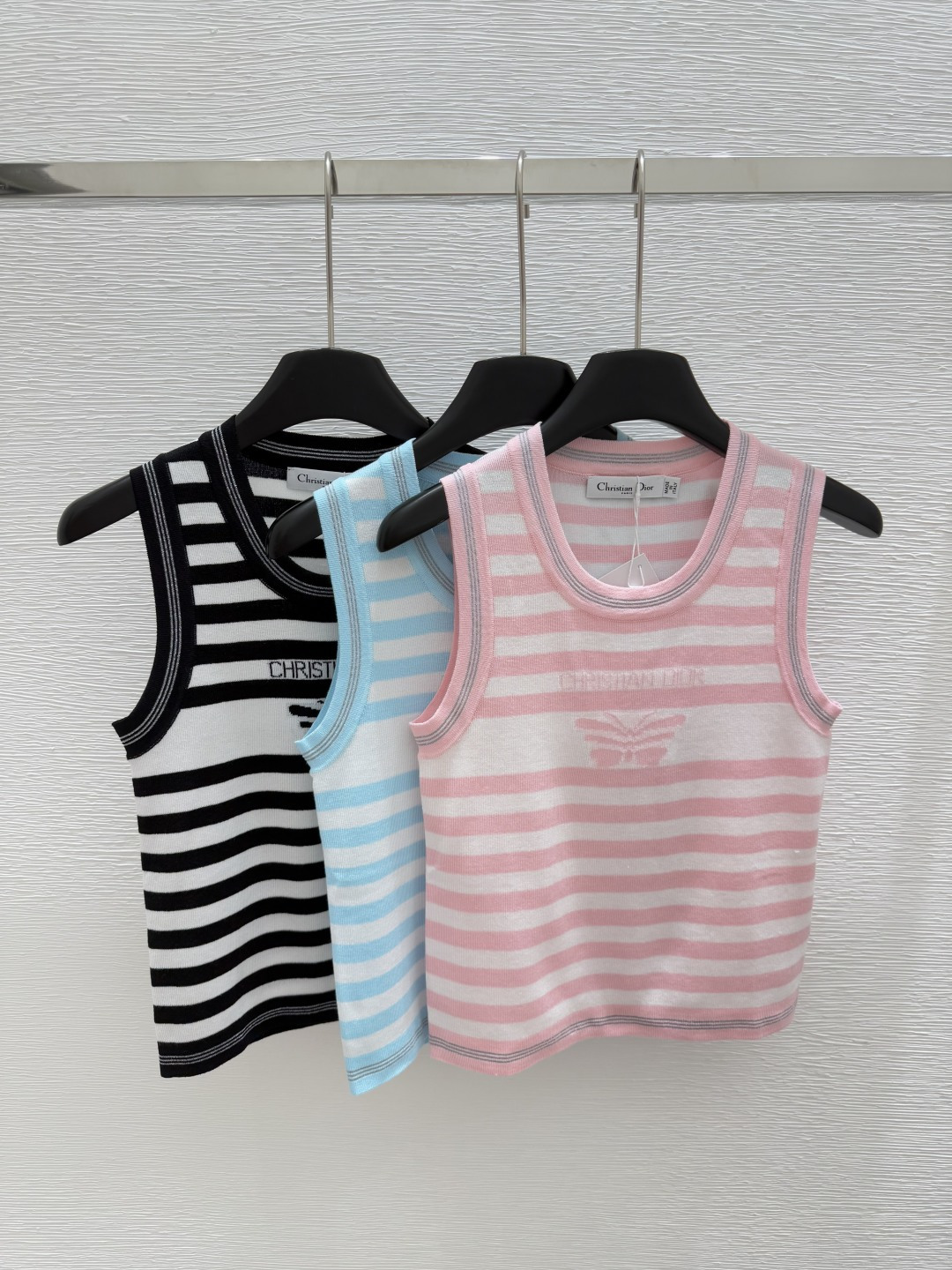 NO:417811,D Home Early Spring New Round-neck Striped Knitted Vest Color White Pink Black Size 36.38.40, Dior, Alexander wang19860909D家  早春新款 圆领条纹针织背心 颜色白色 粉色 黑色 尺码36.38.40,,dior,alexander wang,Women's clothing