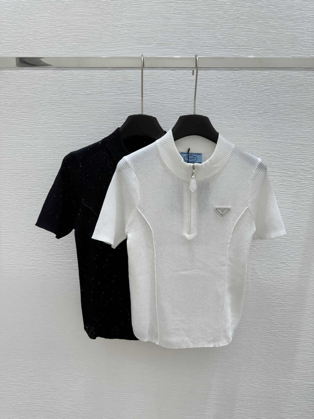 NO:417828,P home, early spring new style, round neck zipper knitted short sleeves, color white, black, size 36.38.40,,T-shirt,alexander wang19860909P家  早春新款 圆领拉链针织短袖 颜色白色 黑色 尺码36.38.40,,T-shirt,alexander wang,Women's clothing
