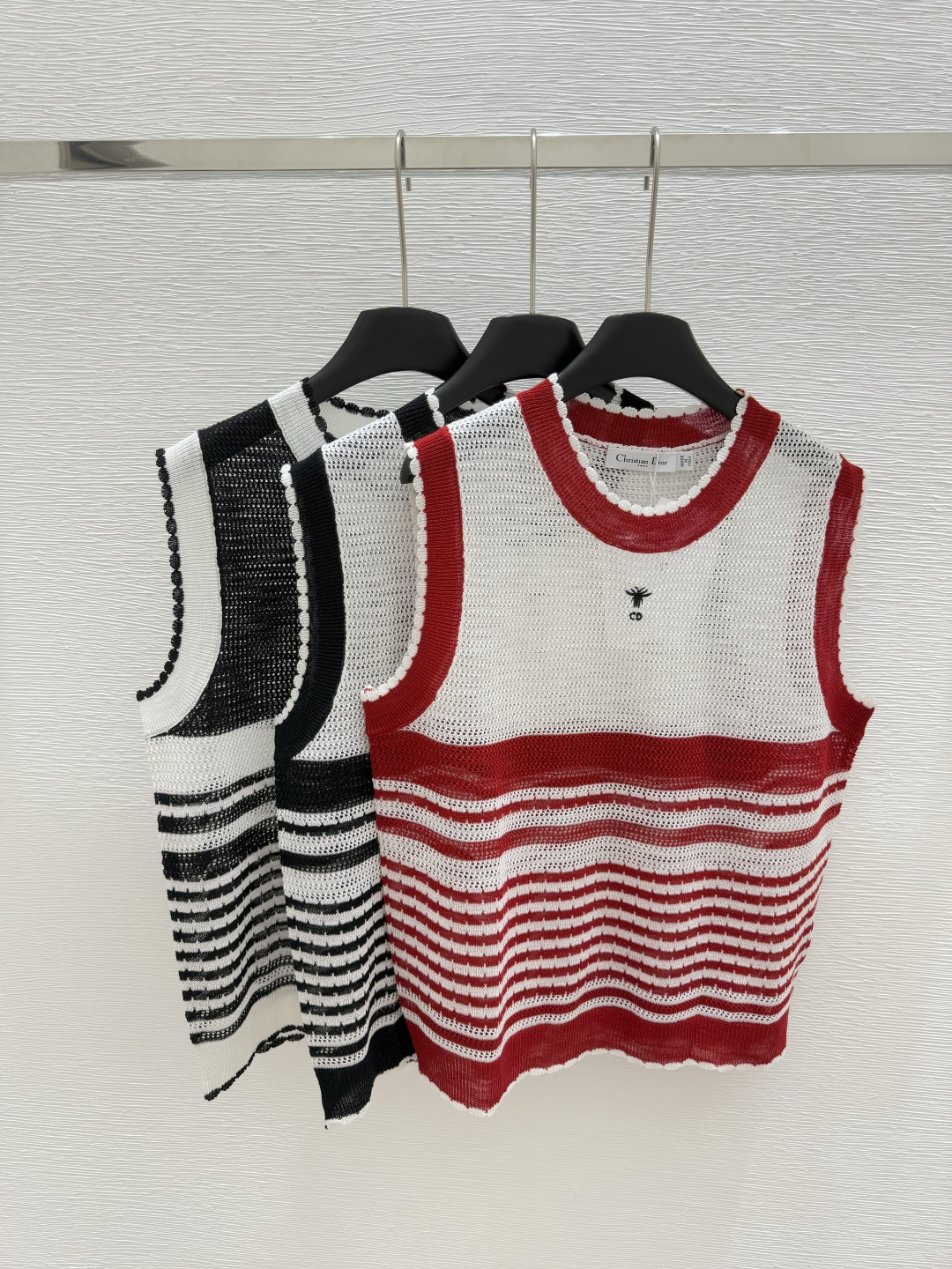 NO:417841,D Home Early Spring New Round-neck Striped Knitted Vest Color Red Black White Size 36.38.40, Dior, Alexander wang19860909D家  早春新款 圆领条纹针织背心 颜色红色 黑色 白色 尺码36.38.40,,dior,alexander wang,Women's clothing