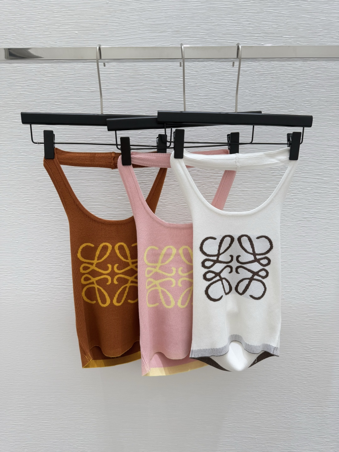 NO:419421,LO Home Early Spring New Style Hammer Knitted Vest Color White Pink Yellow Size 36.38.40,,alexander wang19860909LO家  早春新款 挂脖针织背心 颜色白色 粉色 黄色 尺码36.38.40,,alexander wang,Women's clothing