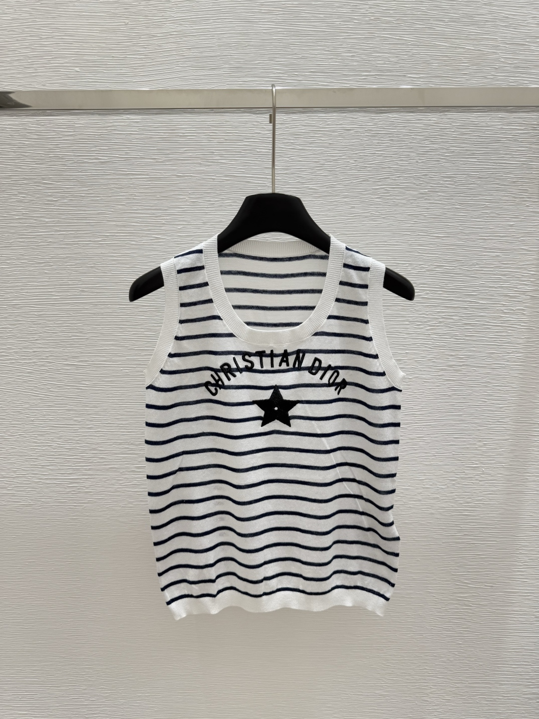 NO:419490,D Home Early Spring New Round Collar Striped Knitted Vest Color Black Size 36.38.40, Dior, Alexander wang19860909D家  早春新款 圆领条纹针织背心 颜色 黑色 尺码36.38.40,,dior,alexander wang,Women's clothing