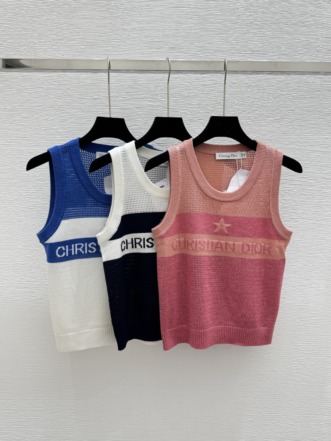 NO:410784,CH Home Summer New Style Contrast Letter Round Neck Vest Color Pink Royal Blue Black Size 36.38.40,,alexander wang19860909CH家 夏季新款 撞色字母圆领背心 颜色粉色 宝蓝 黑色 尺码36.38.40,,alexander wang,Women's clothing