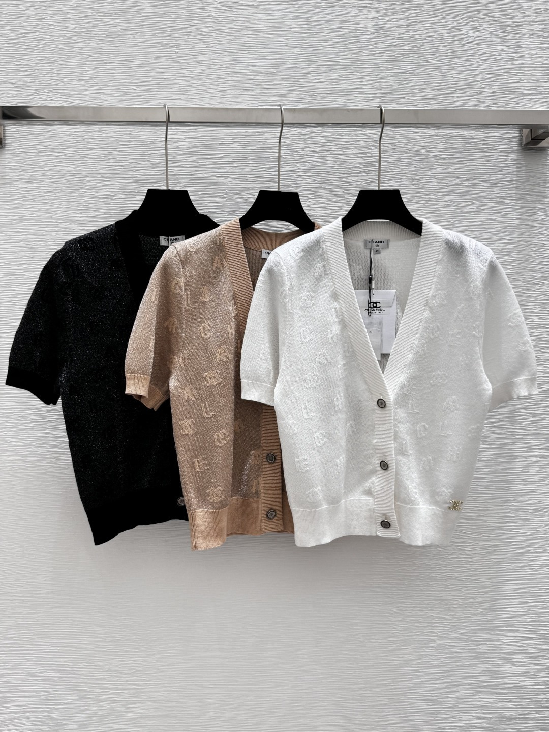 NO:410843,CH Home Summer New Style Dark Pattern Logo Gold and Silver Line V-neck Cardigan Color White Black Khaki Size 36.38.40, Alexander wang19860909CH家 夏季新款 暗纹logo金银线V领开衫 颜色白色 黑色 卡其 尺码36.38.40,,alexander wang,Women's clothing