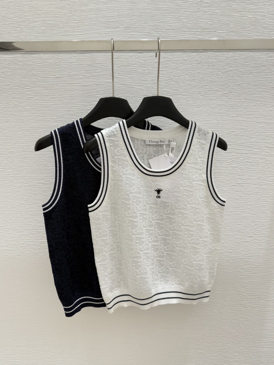 NO:415421,D Home New Summer Style Round Neck Sequin Knitted Vest Color White Royal Blue Size 36.38.40, Dior, Alexander Wang19860909D家 夏季新款 圆领亮片针织背心 颜色白色 宝蓝色 尺码36.38.40,,dior,alexander wang,Women's clothing