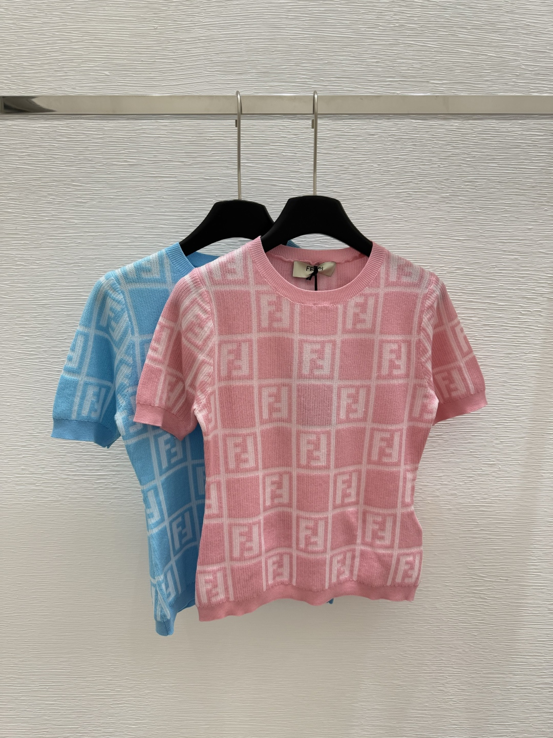 NO:425048,F Home New Summer Style Round Neck Letter Knit Short Sleeve Color Pink Blue Size 36.38.40, Fendi, T-shirt, alexander wang19860909F家 夏季新款 圆领字母针织短袖 颜色粉色 蓝色 尺码36.38.40,,fendi,T-shirt,alexander wang,Women's clothing