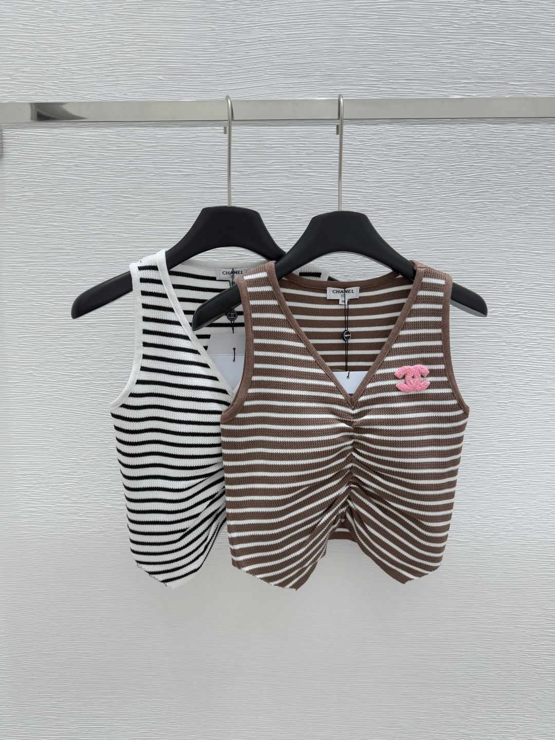 NO:419672,CH Home Early Spring New Striped Knitted Vest Color Coffee White Size 36.38.40,,alexander wang19860909CH家  早春新款 条纹针织背心 颜色咖啡色 白色 尺码36.38.40,,alexander wang,Women's clothing