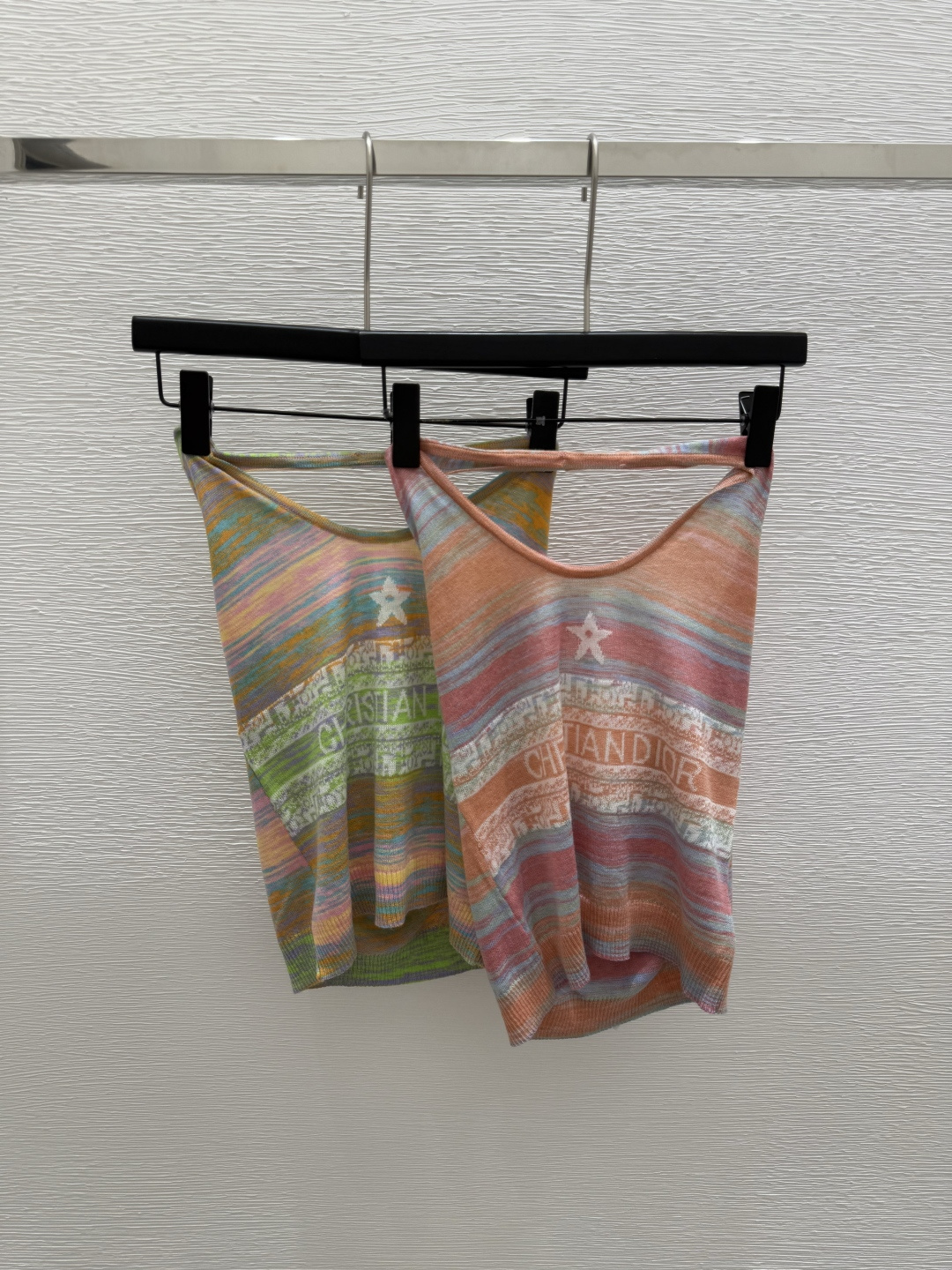 NO:420965,D Home Early Spring New Style Hammer Knitted Vest Color Pink Green Size 36.38.40, Dior, Alexander Wang19860909D家  早春新款 挂脖针织背心 颜色粉色 绿色 尺码36.38.40,,dior,alexander wang,Women's clothing