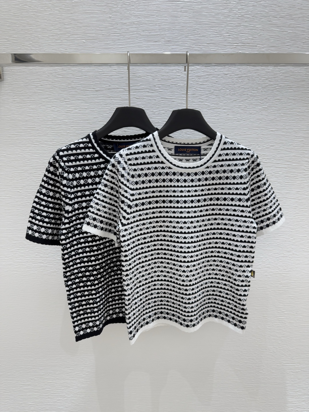 NO:425366,L Home Summer New Style Round Neck Knitted Stripe Short Sleeve Color White Black Size 36.38.40, Louis vuitton, T-shirt, alexander wang19860909L家 夏季新款 圆领针织条纹短袖 颜色白色 黑色 尺码36.38.40,,louis vuitton,T-shirt,alexander wang,Women's clothing