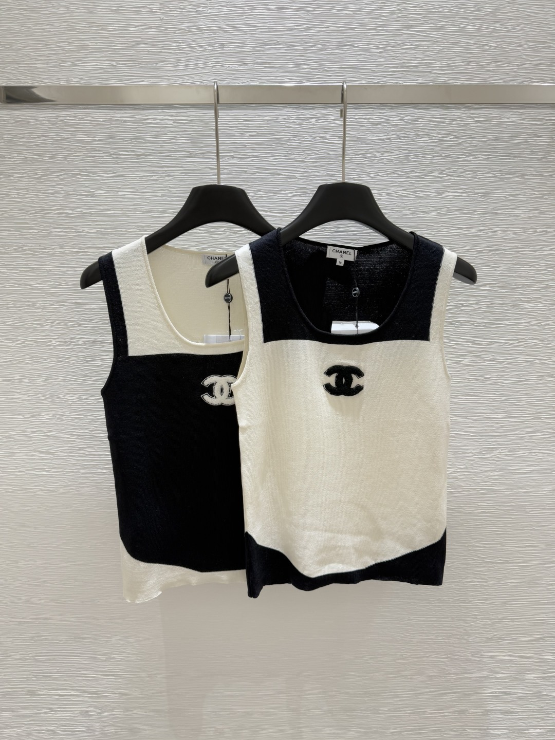 NO:425379,CH Home Summer New Style Round Neck Knitted Color Bundle Vest Color White Black Size 36.38.40, Alexander Wang19860909CH家 夏季新款 圆领针织拼色背心 颜色白色 黑色 尺码36.38.40,,alexander wang,Women's clothing