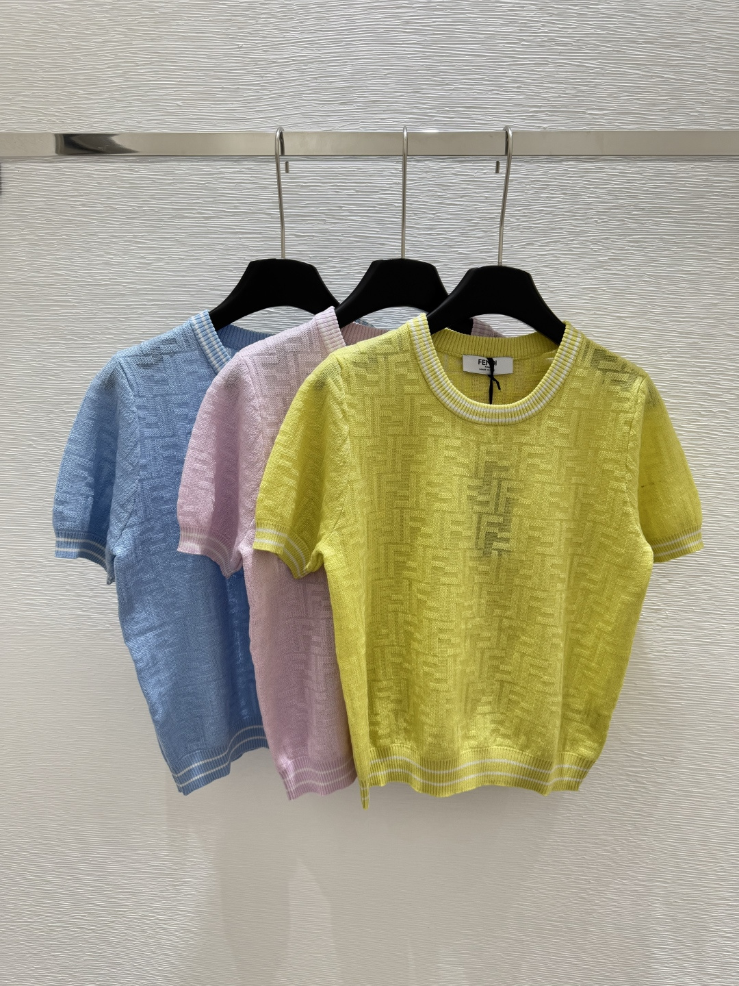 NO:425380,F Home New Summer Style Round Neck Knitted Beads Letter Short Sleeve Color Green Purple Blue Size 36.38.40, Fendi, T-shirt, alexander wang19860909F家 夏季新款 圆领针织珠片字母短袖 颜色绿色 紫色 蓝色 尺码36.38.40,,fendi,T-shirt,alexander wang,Women's clothing