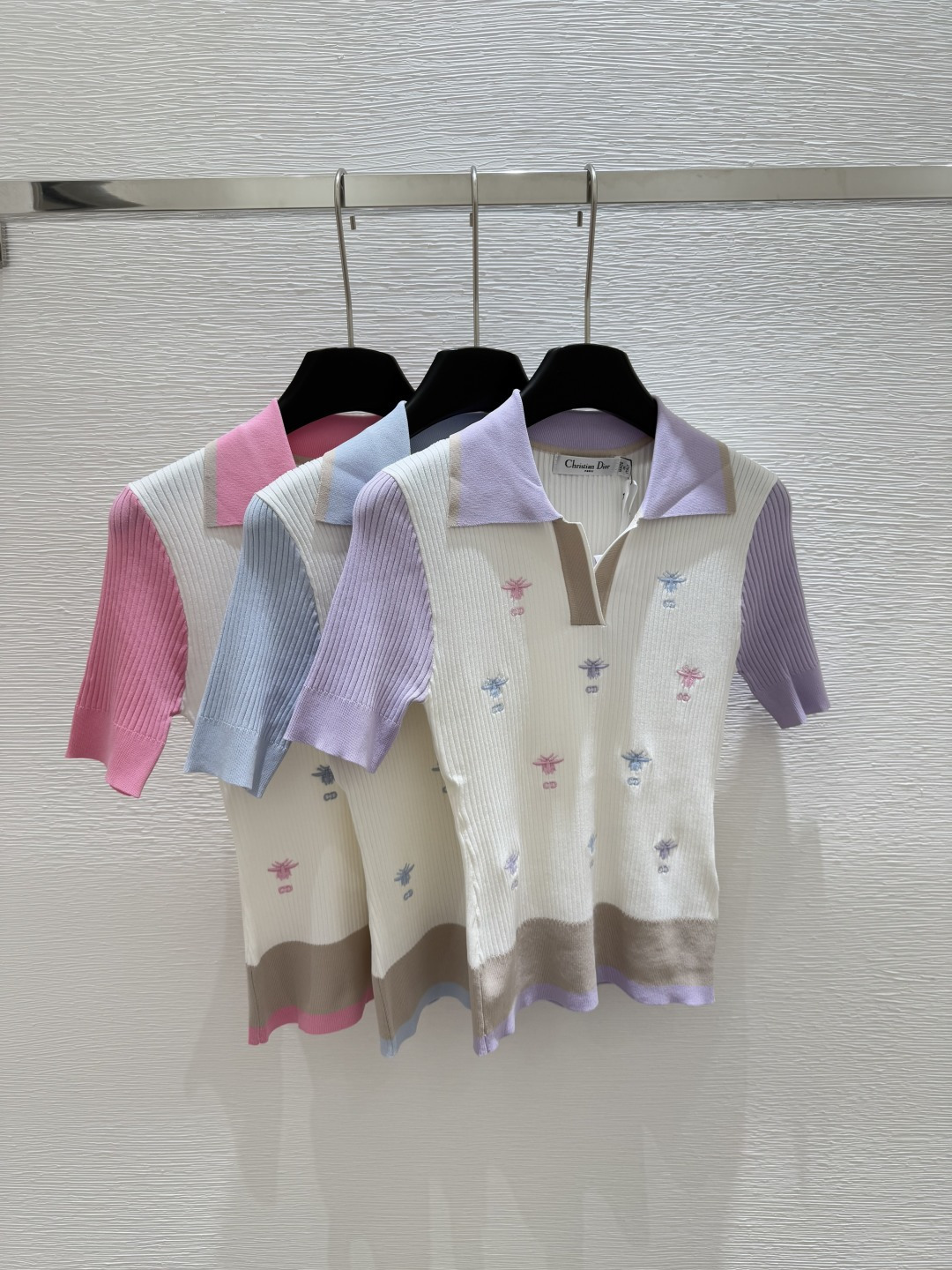 NO:425439,D Home Summer New Style Lapel Knitted Little Bee Short Sleeve Color Purple Pink Blue Size 36.38.40, Dior, T-shirt, alexander wang19860909D家 夏季新款 翻领针织小蜜蜂短袖 颜色紫色 粉色 蓝色 尺码36.38.40,,dior,T-shirt,alexander wang,Women's clothing