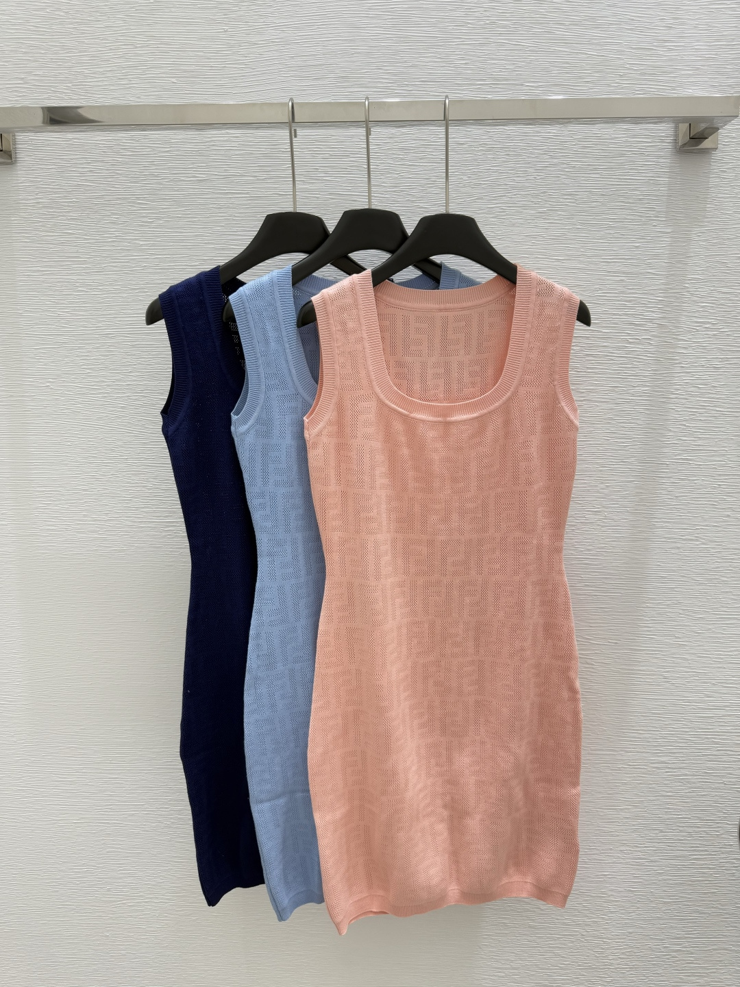 NO:419296,F Home New Summer Square Collar Knitted Vest Skirt Color Pink Blue Royal Blue Size 36.38.40, Fendi, Skirts, Alexander Wang19860909F家 夏季新款 方领字母针织背心裙 颜色粉色 蓝色 宝蓝色 尺码36.38.40,,fendi,skirts,alexander wang,Women's clothing
