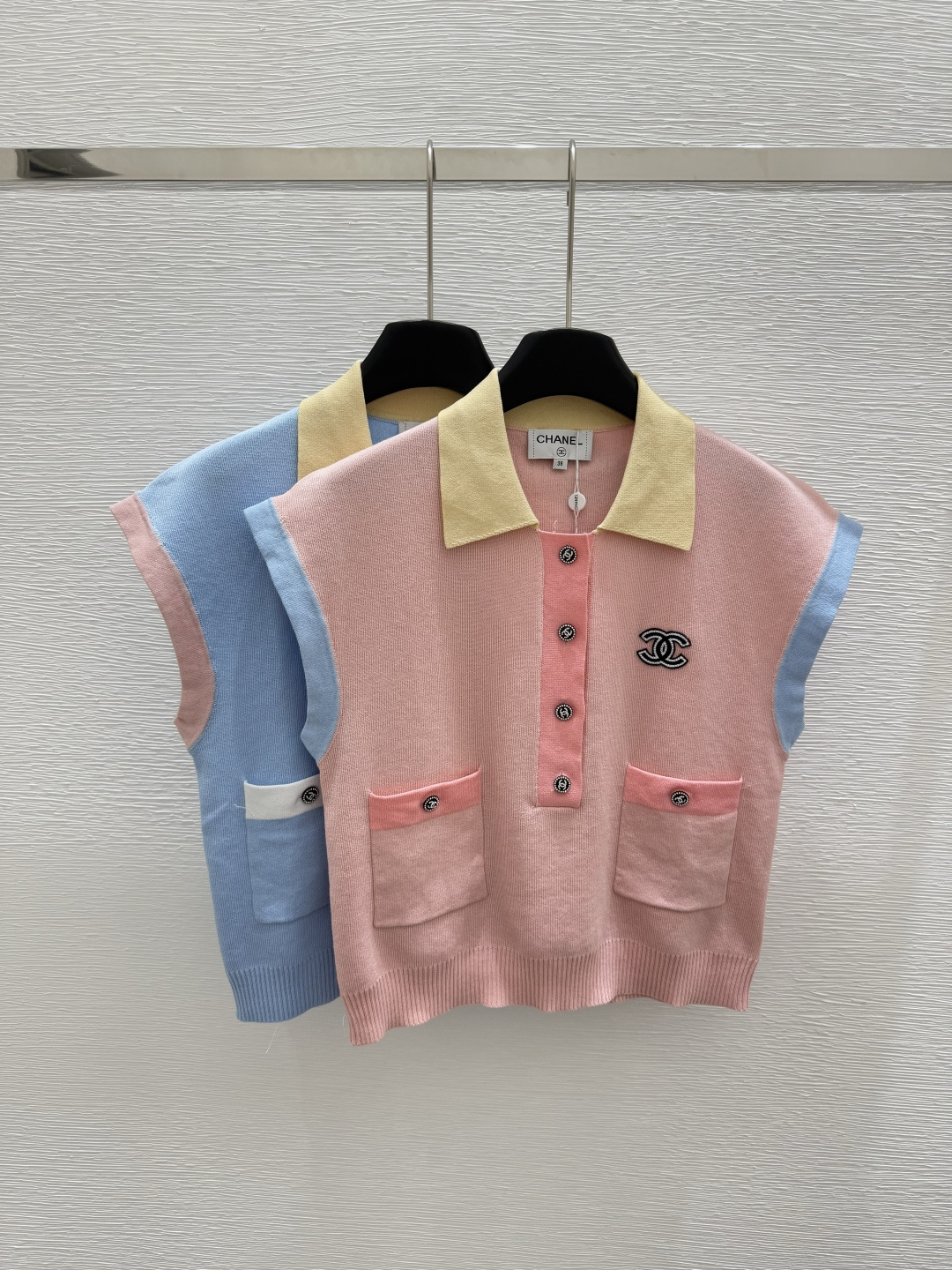 NO:419355,CH Home Summer New Style Lapel Cardigan Knitted Vest Color Pink Blue Size 36.38.40,,alexander wang19860909CH家 夏季新款 翻领开衫针织背心 颜色粉色 蓝色 尺码36.38.40,,alexander wang,Women's clothing