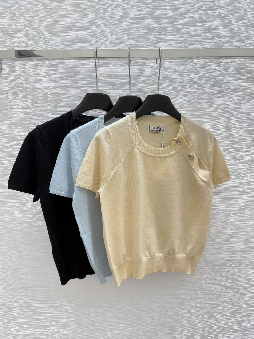 NO:423095,HE Home Summer New Style Round Neck Knitted Button Short Sleeve Color White Black Blue Size 36.38.40, T-shirt,alexander wang19860909HE家 夏季新款 圆领针织纽扣短袖 颜色白色 黑色 蓝色 尺码36.38.40,,T-shirt,alexander wang,Women's clothing