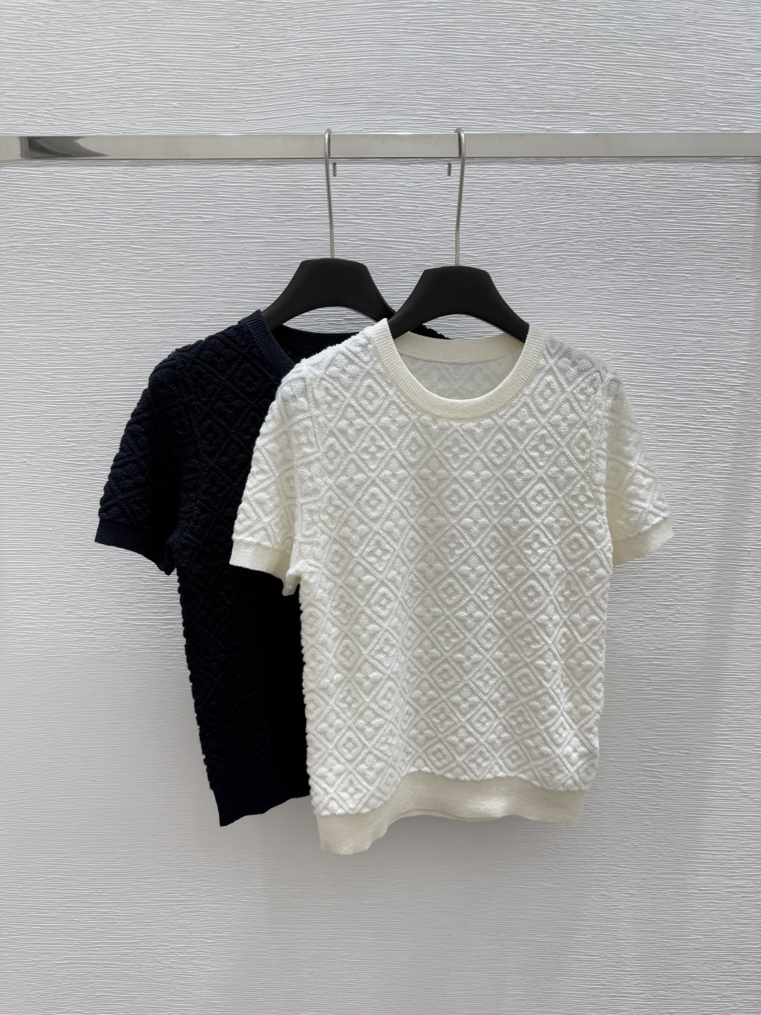 NO:422955,L Home Summer New Style Round Neck Knitted Short Sleeve Color White Black Size 36.38.40, louis vuitton, T-shirt, alexander wang19860909L家 夏季新款 圆领针织短袖 颜色白色 黑色 尺码36.38.40,,louis vuitton,T-shirt,alexander wang,Women's clothing