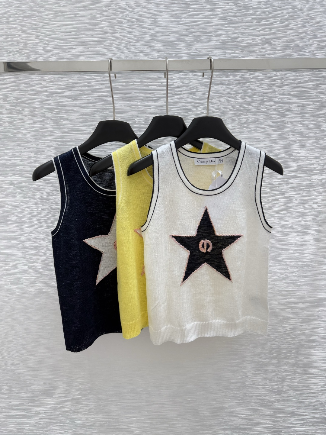 NO:422928,D Home New Summer Round Neck Knitted Five-pointed Vest Color White Black Yellow Size 36.38.40, Dior, Alexander Wang19860909D家 夏季新款 圆领针织五角星背心 颜色白色 黑色 黄色 尺码36.38.40,,dior,alexander wang,Women's clothing