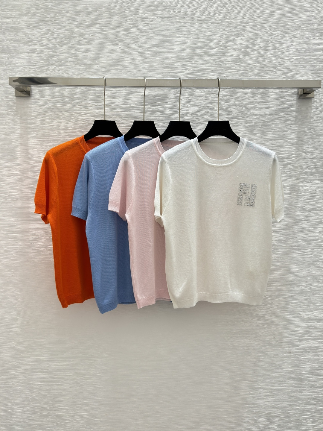 NO:429150,F Home Summer New Style Solid Color Simple Hot Diamond Knitted Round Neck Short Sleeve Color White Pink Blue Orange Size 36.38.40, Fendi, T-shirt, alexander wang19860909F家 夏季新款 纯色简约烫钻针织圆领短袖 颜色白色 粉色 蓝色 橙色 尺码36.38.40,,fendi,T-shirt,alexander wang,Women's clothing
