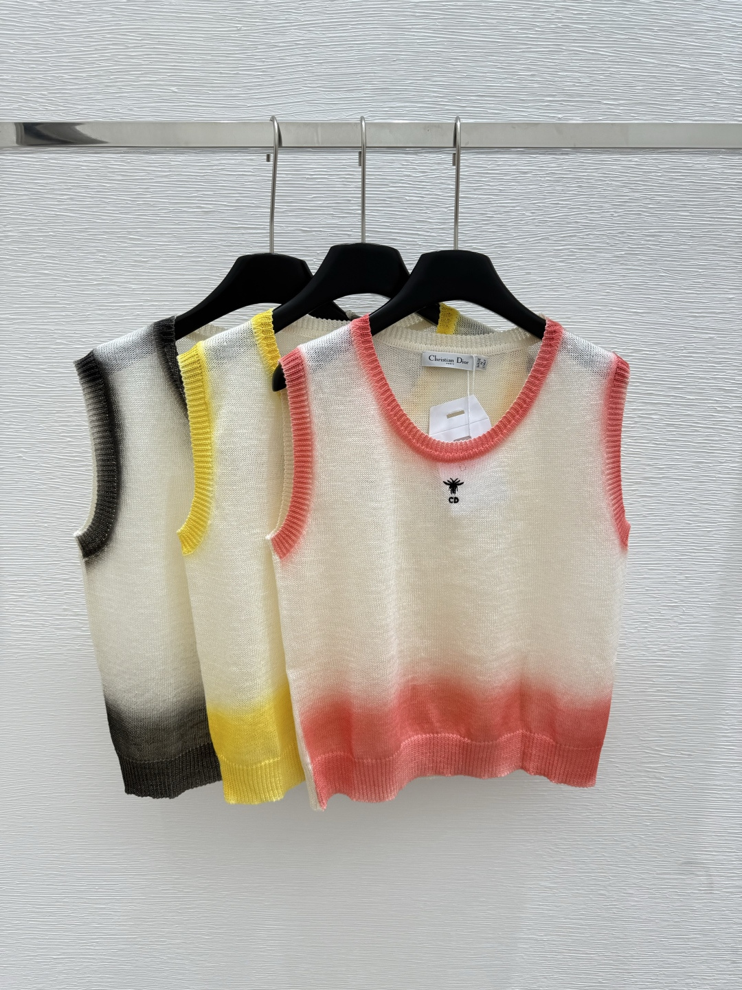 NO:429871,D Home Summer New Style Round Neck Gradient Knitted Vest Color Yellow Red Black Size 36.38.40, Dior, Alexander Wang19860909D家 夏季新款 圆领渐变色针织背心 颜色黄色 红色 黑色 尺码36.38.40,,dior,alexander wang,Women's clothing