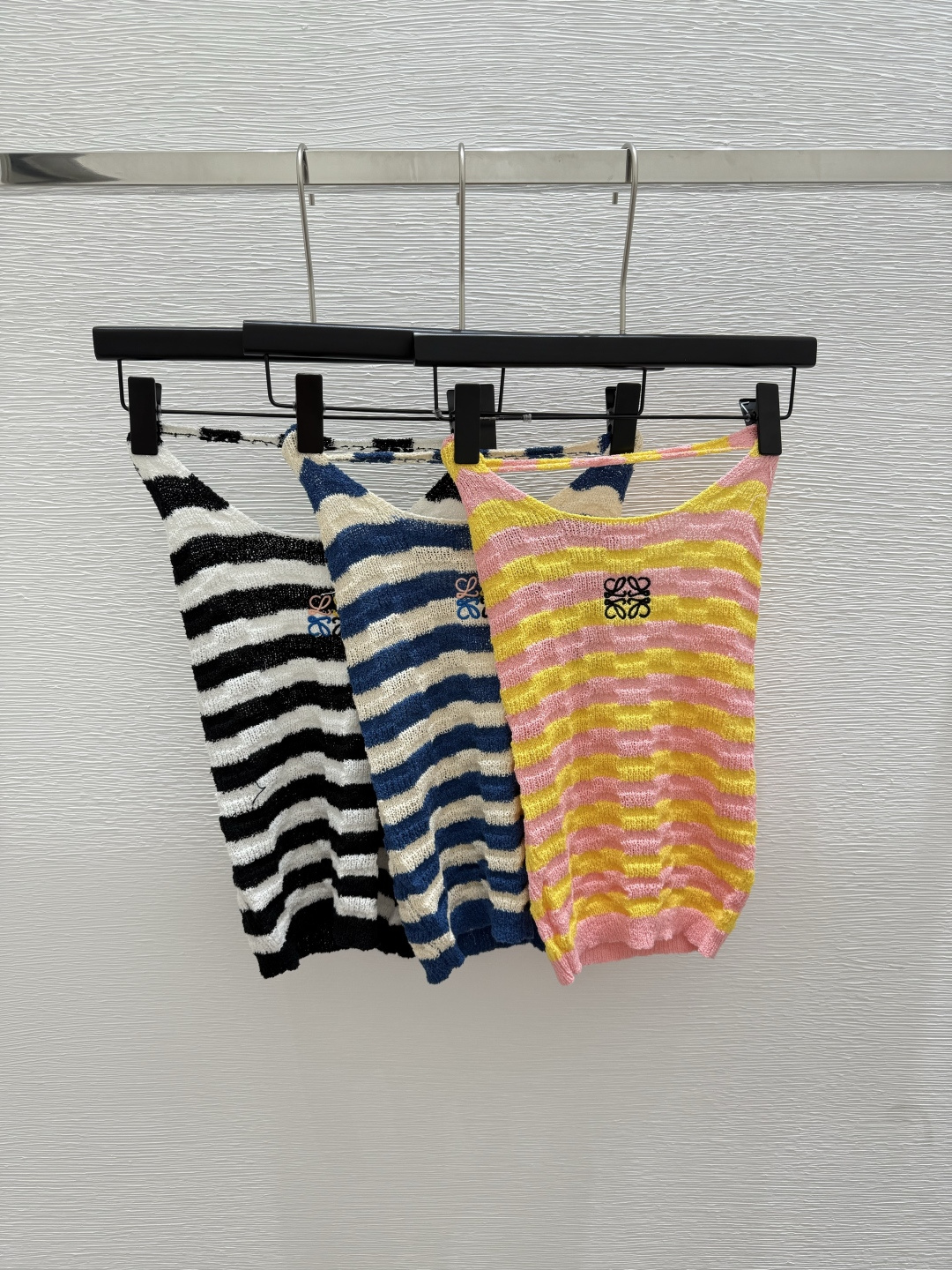 NO:425551,LO Home Summer New Style Knitted Striped Vest Color Pink Royal Blue Black Size 36.38.40,,alexander wang19860909LO家 夏季新款 挂脖针织条纹背心 颜色粉色 宝蓝色 黑色 尺码36.38.40,,alexander wang,Women's clothing