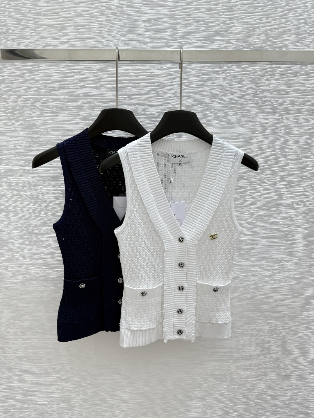 NO:425526,CH Home Summer New Style Button Cardigan Knitted Vest Color White Black Size 36.38.40, Alexander Wang19860909CH家 夏季新款 纽扣开衫针织背心 颜色白色 黑色 尺码36.38.40,,alexander wang,Women's clothing