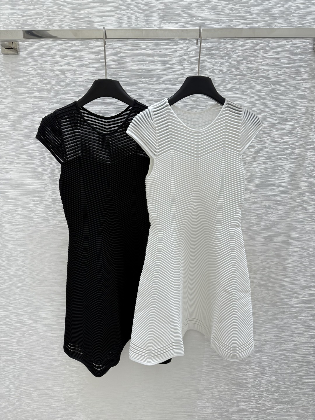 NO:432838,SP Home Summer New Corrugated Knitted Dress Color White Black Size 36.38.40, Skirts, Alexander Wang19860909SP家 夏季新款 波纹针织连衣裙 颜色白色 黑色 尺码36.38.40,,skirts,alexander wang,Women's clothing