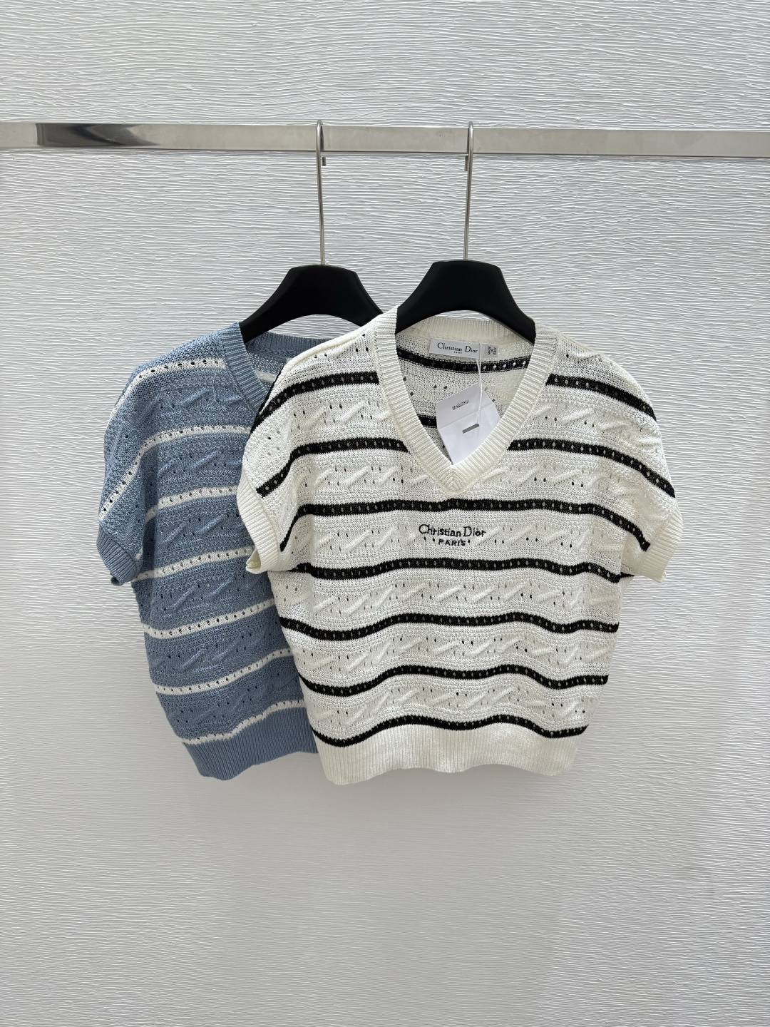 NO:428508,D Home Summer New V-neck Knitted Vest Stripe Color White Blue Size 36.38.40, Dior, Alexander wang19860909D家 夏季新款 V领针织背心条纹 颜色白色 蓝色 尺码36.38.40,,dior,alexander wang,Women's clothing