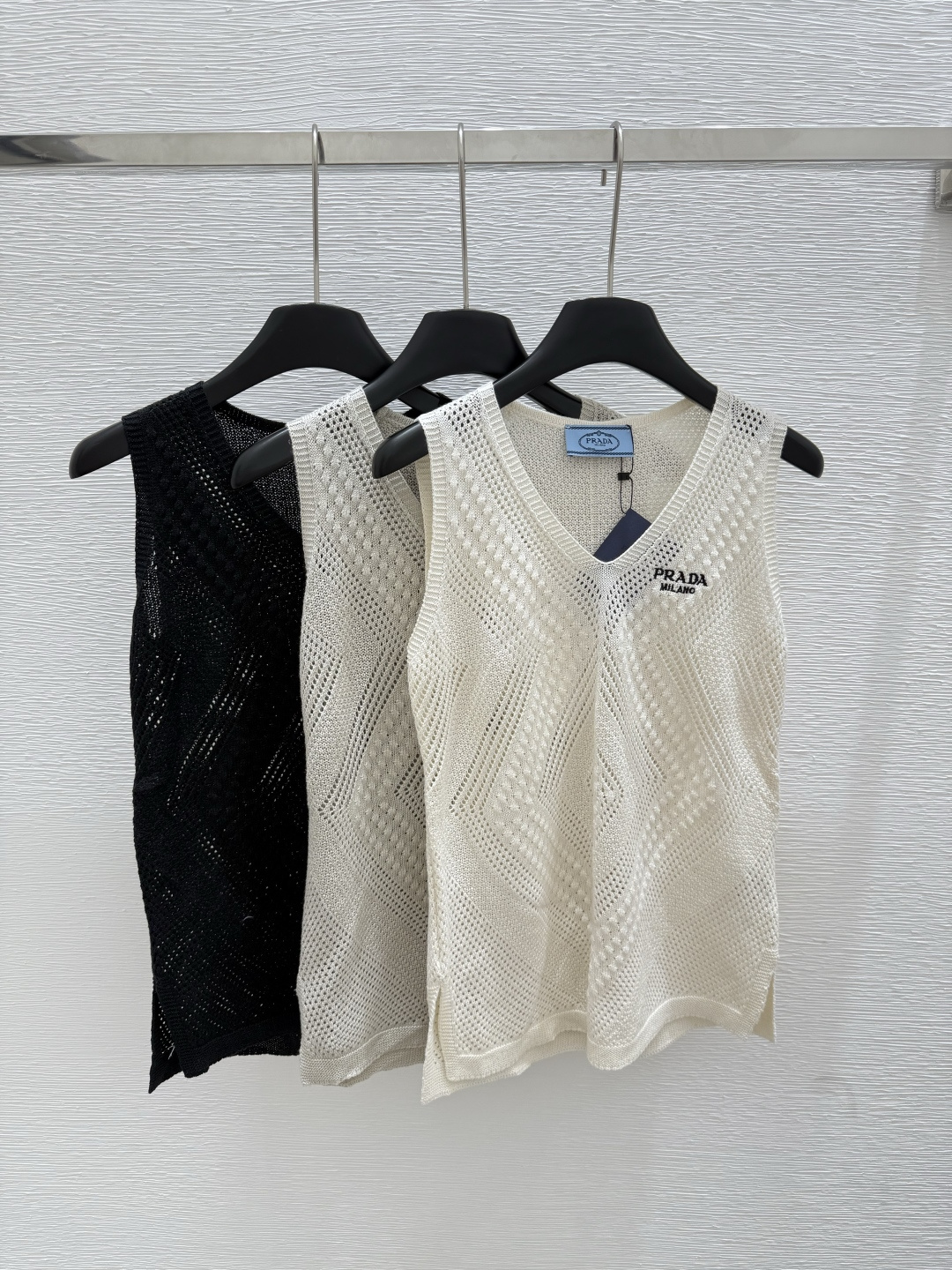 NO:433984,P home new summer style V-neck knitted vest color white black gray size 36.38.40, alexander wang19860909P家 夏季新款 V领针织背心 颜色白色 黑色 灰色 尺码36.38.40,,alexander wang,Women's clothing