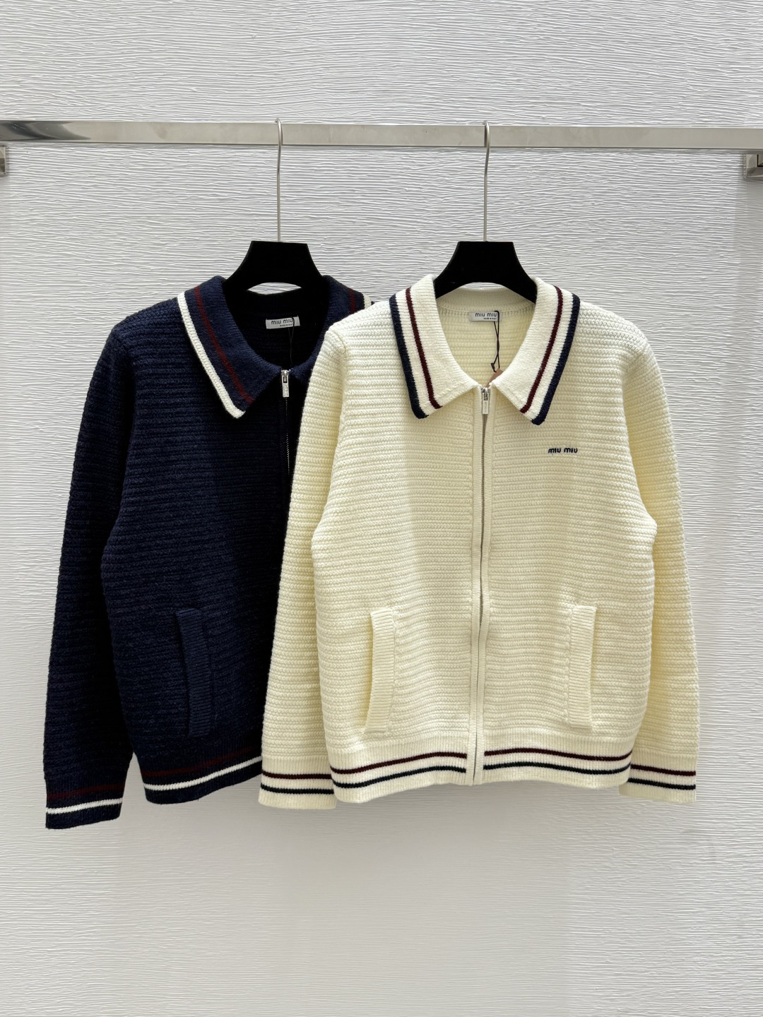 NO:433988,M Home Early Autumn New Contrast Edge Letter Embroidered Lapel Cardigan Color Apricot Black Size 36.38.40,,alexander wang19860909M家 早秋新款 撞色边字母刺绣翻领开衫 颜色杏色 黑色 尺码36.38.40,,alexander wang,Women's clothing