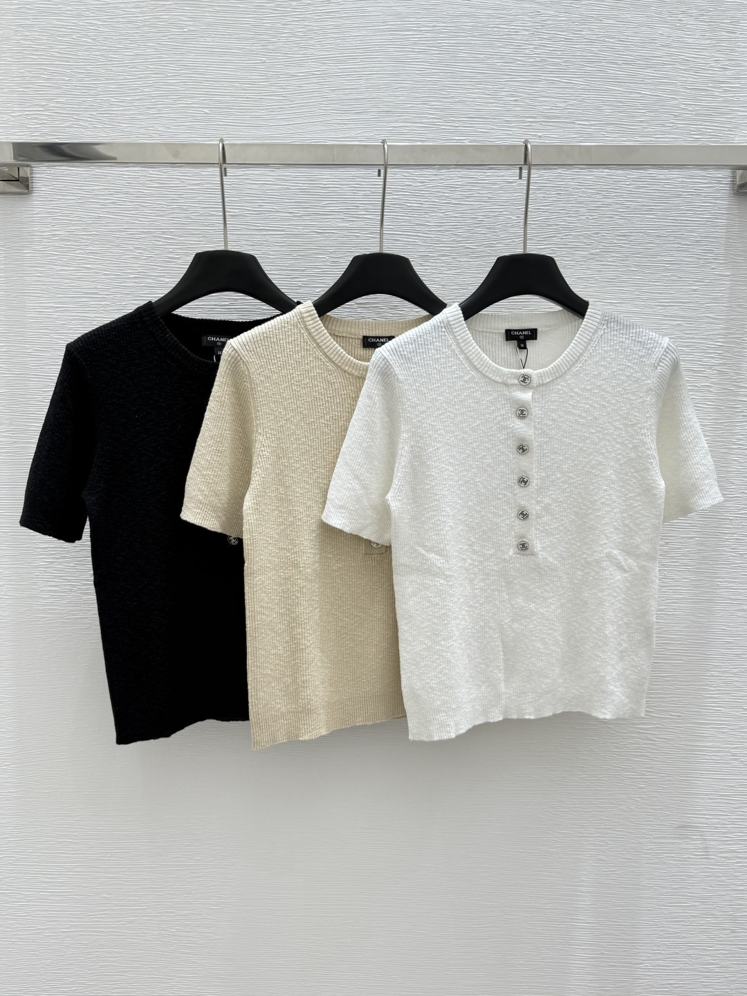 NO:433995,CH Home Summer New Style Solid Color Simple Button Knitted Round Neck Short Sleeve Color White Black Apricot Size 36.38.40, T-shirt,alexander wang19860909CH家 夏季新款 纯色简约纽扣针织圆领短袖 颜色白色 黑色 杏色 尺码36.38.40,,T-shirt,alexander wang,Women's clothing