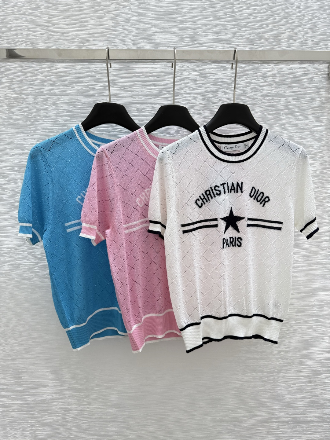 NO:434033,D Home Summer New Style Contrast Edge Letter Round Neck Knitted Short Sleeve L Color White Pink Blue Size 36.38.40, Dior, T-shirt, alexander wang19860909D家 夏季新款 撞色边字母圆领针织短袖 l 颜色白色 粉色 蓝色 尺码36.38.40,,dior,T-shirt,alexander wang,Women's clothing
