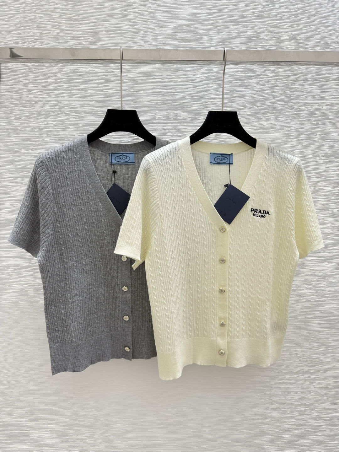 NO:434331,P home new summer style solid color simple V-neck knitted cardigan color apricot gray size 36.38.40, alexander wang19860909P家 夏季新款 纯色简约V领针织开衫 颜色杏色 灰色 尺码36.38.40,,alexander wang,Women's clothing